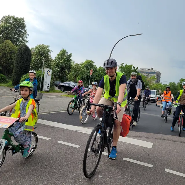 Gemeinsam für mehr Verkehrssicherheit: Kidical Mass rollt wieder durch Neustadt. | Foto: Markus Pacher