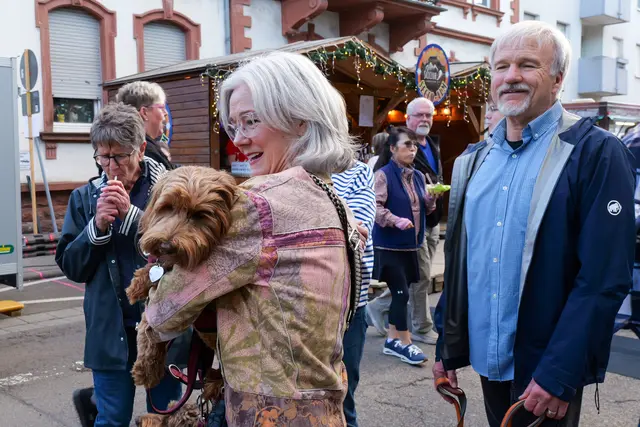 Nicht nur für Menschen ein Fest: Auch Hunde begleiteten ihre Besitzer durch die lebendige Innenstadt beim Landstuhler Stadtfest. | Foto: Erik Stegner
