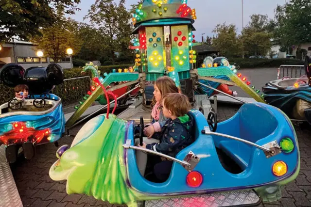 Stickelspitzer-Kerwe 2025: Am Samstag und Sonntag geht es rund auf dem Kinderkarussell | Foto: Ortskartell Otterstadt