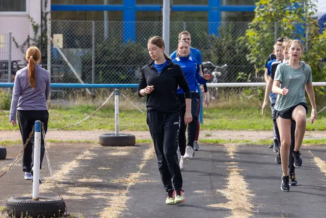 Aufwärmübungen der Großen | Foto: Johann-Peter Melder