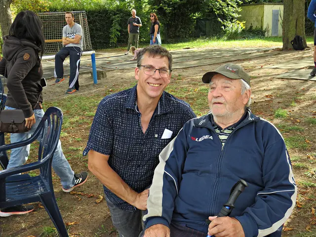 Jürgen Haupt und das 90jährige TSV-Mitglied Schlegel | Foto: Brigitte Melder