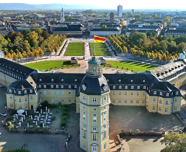 Blick über das Schloss auf die Karlsruher Innenstadt | Foto: Stadt Karlsruhe, Roland Fränkle