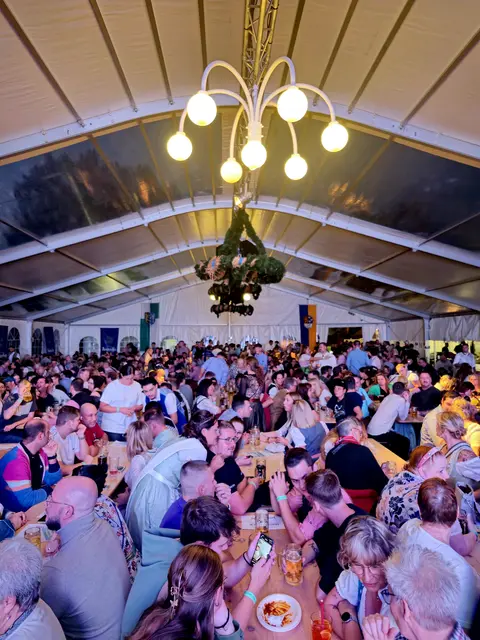 Das voll besetzte Festzelt | Foto: Gemeindeverwaltung Haßloch