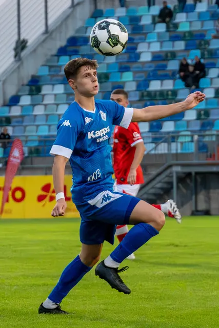 Nico Wiltz vom FK Pirmasens glänzte im Oberliga-Spiel beim FC Emmelshausen-Karbach: Der Mittelfeldspieler war an allen drei Toren seiner Mannschaft beteiligt. | Foto: Erik Stegner