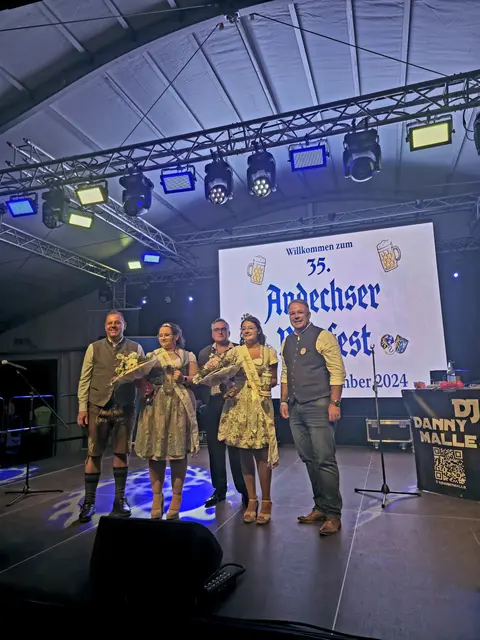 In diesem Jahr rückt die derzeitige Bierfestprinzessin Celina Nicole Usner (links) zur 12. Andechser Bierfestkönigin auf und tritt damit die Nachfolge von Emelie Franke (rechts) an. | Foto: Gemeindeverwaltung Haßloch