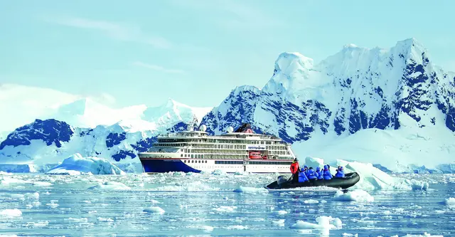 In magische Eiswelten eintauchen und die Antarktis mit einem kleinen hochmodernen Expeditionsschiff erkunden. | Foto: Hapag Lloyd Cruises