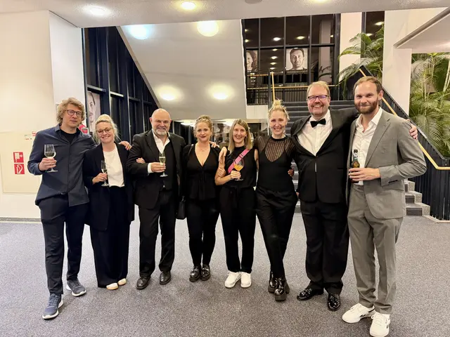 Die Führungsebene des Pfalztheaters zusammen mit dem Bezirkstagsvorstand und Anhang | Foto: Bezirksverband Pfalz