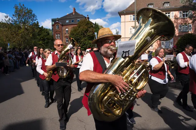 Der Festumzug am Sonntag zog wieder einmal tausende Besucher an | Foto: VG Nordpfälzer Land