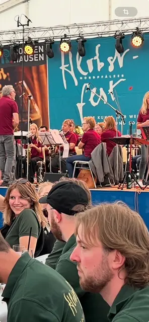 Im Festzelt sorgte am Sonntag Blasmusik für eine zünftige Stimmung beim Nordpfälzer Herbstfest | Foto: Stadt Rockenhausen