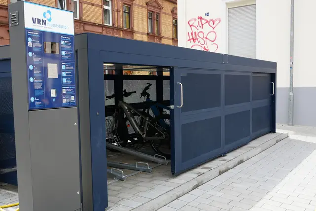 Die Ende Juli 2025 eingeweihte VRNradbox-Sammelanlage in Kaiserslautern in der Beethovenstraße | Foto: VRN