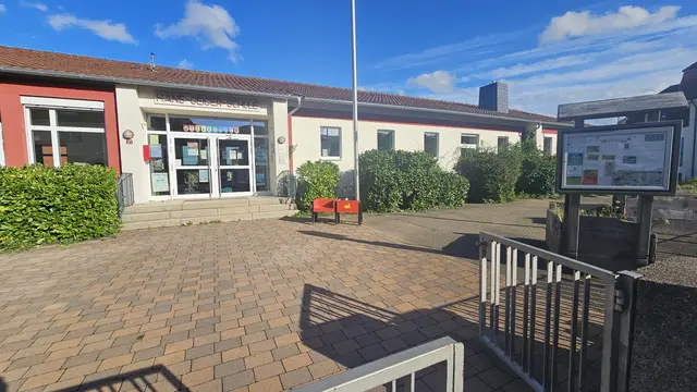 Ein buntes Programm wird für kleine und große Gäste in der Hans-Geiger-Schule | Foto: Eva Bender