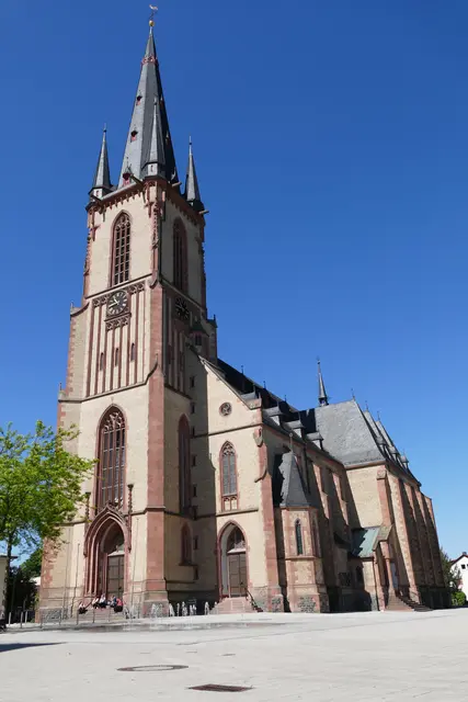 Ein Blick hinter die Fassade: Am 3. Oktober, Tag der Deutschen Einheit, öffnet die Apostelkirche ihre Türen für eine Themenführung mit seltenen Einblicken.
 | Foto: Stadt Viernheim