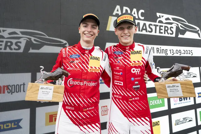 Max Reis (rechts) aus Ramstein jubelt mit Teamkollege Niklas Kalus über das Podium am Red Bull Ring – starker Auftritt im Ford Mustang GT3 des Haupt Racing Teams. | Foto: MR 28 GmbH