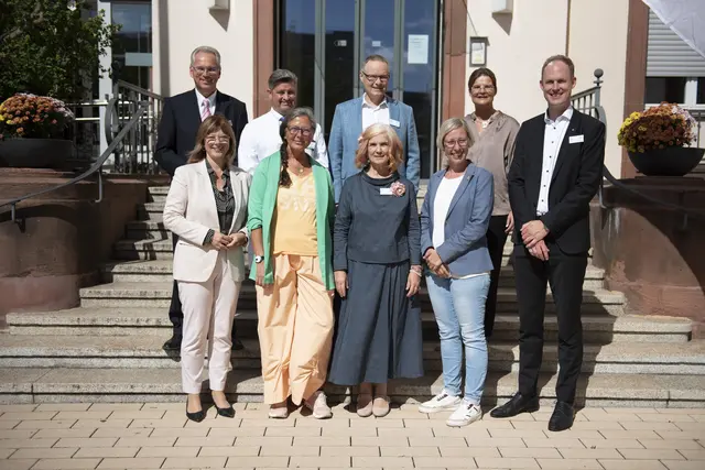 Die Offiziellen beim Festakt und Start der Hebammenakademie | Foto: Diakonissen Speyer