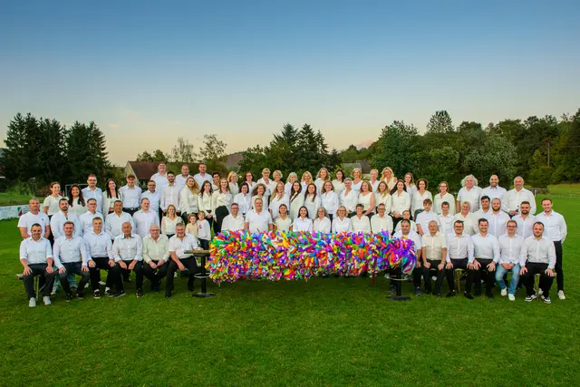 Straußbuwe und Straußmäd der Generationen | Foto: Arno Keller