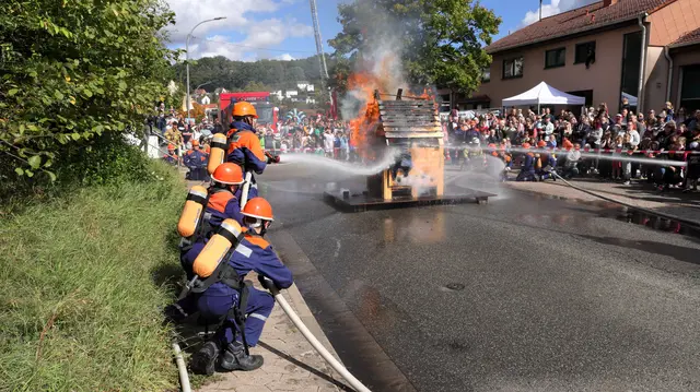Die Jugendfeuerwehr Otterberg löschte ein brennendes Häuschen | Foto: Feuerwehr VG Otterbach-Otterberg