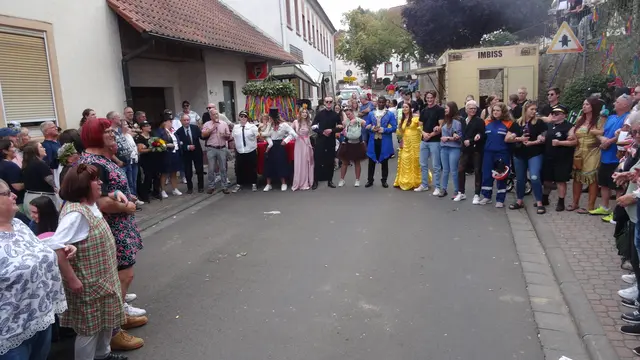 Beim Absingen des Gaaschemer Liedes. | Foto: bes