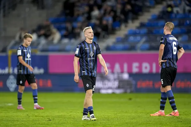 Die SVW-Spieler Nicklas Shipnoski (links), Janne Sietan (Mitte) und Niklas Hoffmann (rechts) sind nach der Niederlage gegen Stuttgart enttäuscht. | Foto: Zimmermann/PIX-Sportfotos