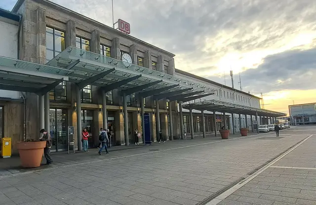 Am Donnerstag registrierte eine Streife der Bundespolizeiinspektion Kaiserslautern einen lauten Knall vor dem Hauptbahnhof | Foto: Monika Klein