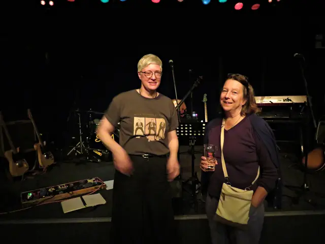 Karen Schmidt und Gabriela Mewoekpor (Hackgarten-Gärtnerin) | Foto: Brigitte Melder