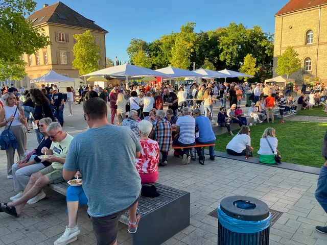 So schön war der Germersheimer Feierabendmarkt am 18. September 2025 - die Sonne gab ihr Bestes, um den Abend zu einem schönen Sommerausklang zu machen | Foto: Lars Robbe