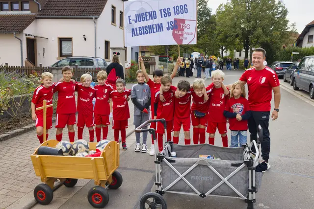 Auch die Fußball-Jugend zeigt Flagge | Foto: OG Albisheim