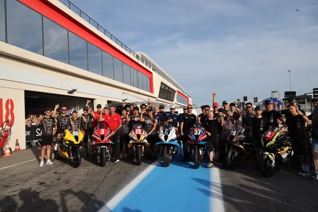 BMW war beim Bol d´Or mit insgesamt 7 Maschinen am Start. Mit # 37 das Werksteam, daneben mit #6 ERC aus Karlsruhe | Foto: moto - foto 