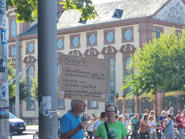 "Sofort: Investitionen nur in erneuerbare Energien; Verbot von Schottergärten; Lebensmittel gehören nicht in Trog oder Tank" | Foto: BAS