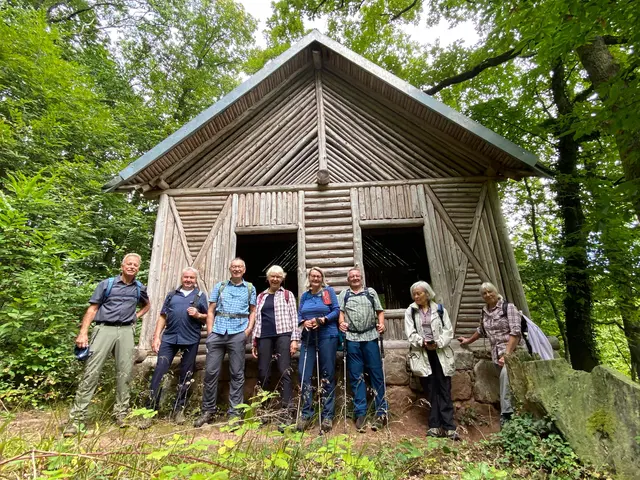 Gruppe vor der Hütte | Foto: Ich