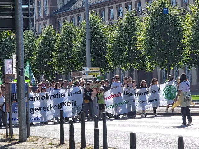 Die Demoroute führte vom Wasserturm am Schloss vorbei bis zum Paradeplatz. | Foto: BAS