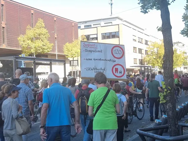 "Sofort: Tempolimit; keine Kurzstreckenflüge; LKW Überholverbot" | Foto: BAS