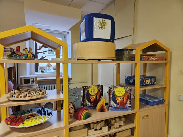 Einige Kinderbücher gibt es in der Kita Villa Winzig sowohl in Deutsch als auch in Englisch | Foto: Stadt Kaiserslautern