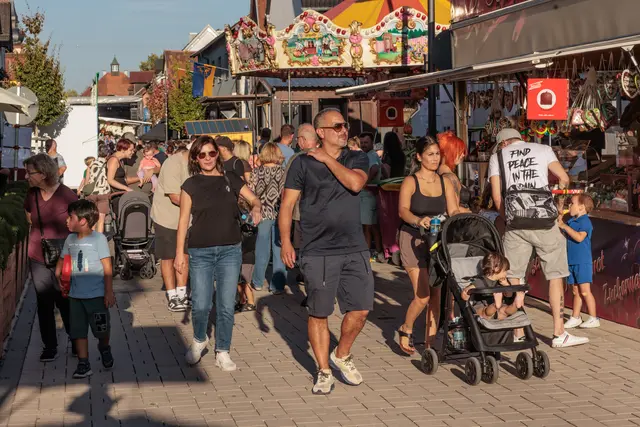 Kerwe in Wörth - Spaziergang entlang der Buden in der Ottstraße | Foto: Paul Needham