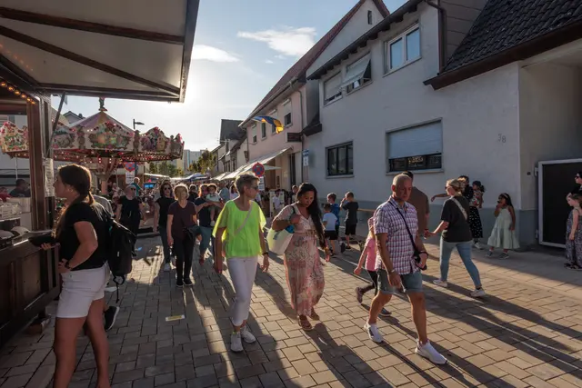 Kerwe in Wörth - Spaziergang entlang der Buden in der Ottstraße | Foto: Paul Needham