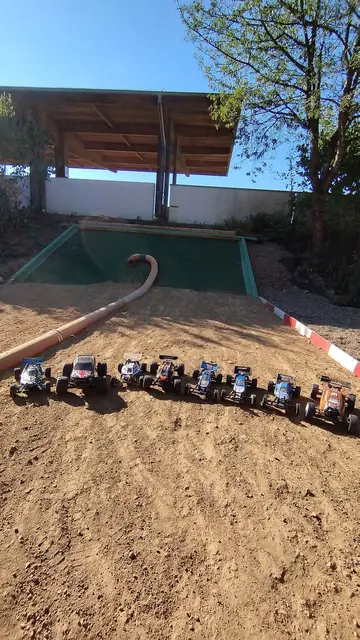 RC-Autos vor unserer Steilkurve | Foto: MBCF