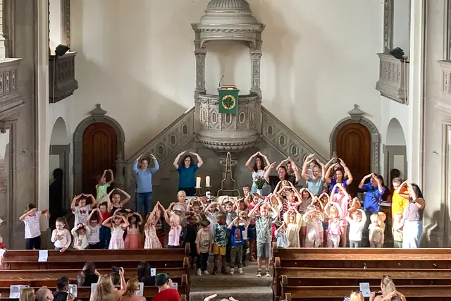Mit ihren pädagogischen Fachkräften sangen die Kita-Kinder im Gottesdienst ein Lied.  | Foto: Prot. Kita-Verbund LU/Wagner