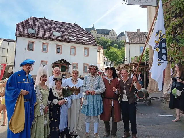v.l.n.r.: 1. Stadtbeigeordneter Boris Bohr mit Ehefrau Beate Wirtgen-Bohr, Stadträtin Brigitte Nußbaum, Ortsvorsteherin Birgit Ensminger-Busse, Stadtbürgermeister Mattia De Fazio, Gästezunftvorsitzender Stefan Koehl,  Beigeordneter Gerhard Malinowski
 | Foto: bor.