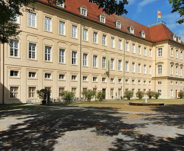 Blick auf die Karlsburg  | Foto: Stadt Karlsruhe, Monika Müller-Gmelin