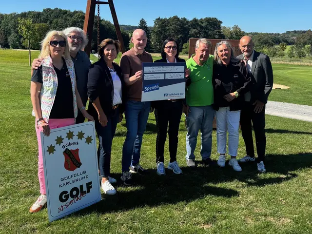 Gemeinsam für den Erfolg (v.l.): Caroline Renner vom Golfclub
Batzenhof, Achim Schneider, Christel Amann vom Karlsruher Kindertisch, Matti Berger vom "Genusswerk", Ortsvorsteherin Alexandra Ries, Kuratoriumsvorsitzende "Durlacher Selbst", Gerhard Kessler, Margarete Kögler vom Golfclub, Roland Laue, erster Vorsitzender "Durlacher Selbst" | Foto: PS/KE