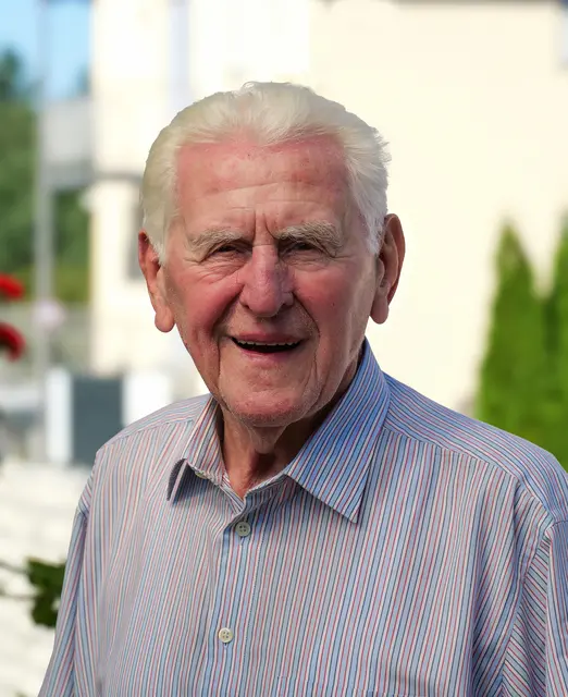 Norbert Staller ist seit Jahrzehnten eine prägende Figur des SV Ruhbank und des Stadtteils. Am Dienstag, 23. September, feiert der Ehrenvorsitzende seinen 90. Geburtstag. | Foto: Erik Stegner