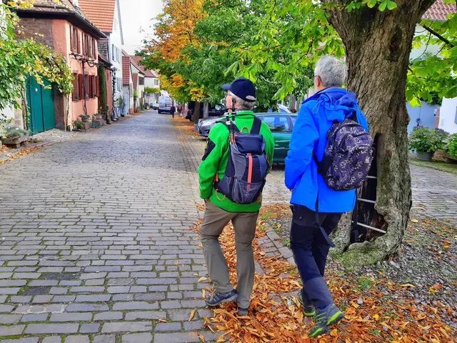 6 Wanderer in Rhodt | Foto: Gerhard Syring-Lingenfelder