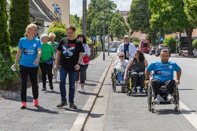 12 Das Bild entstand beim ersten Treffen des im Rahmen des Weltrekordversuchs "Lautern läuft" im Mai 2025 neu gegründeten inklusiven Lauftreffs, der sich seitdem jeden ersten Donnerstag im Monat um 14:30 Uhr am Stadtteilbüro Grübentälchen in Kaiserslautern trifft und von dort eine Runde läuft. | Foto: Science and Innovation Alliance Kaiserslautern e.V.