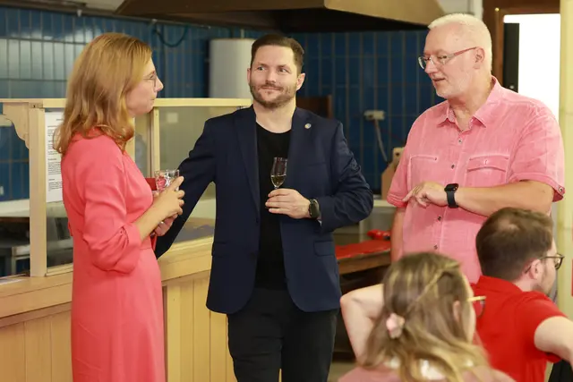 Sabine Bätzing-Lichtenthäler in feierlicher Laune mit Frank Pfaff und Thomas Wansch | Foto: Rolando de Sousa