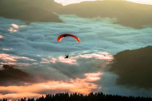 4 Über den Wolken
Aufgenommen von der Hornisgrinde am späten Abend Richtung Rheinebene. | Foto: Wolfgang Simon