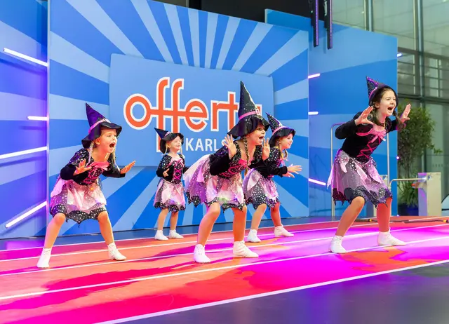 In der Aktionshalle gibt es auf der großen Hauptbühne ein täglich wechselndes Showprogramm | Foto: Messe Karlsruhe/Jürgen Rösner