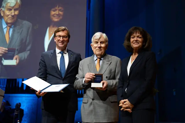 Carl-Theodor-Preisverleihung
(von links) Dr, Uwe Schroeder-Wildberg, Dr. h. c. Eggert Voscherau, Dr. Eva Lohse | Foto: MRN