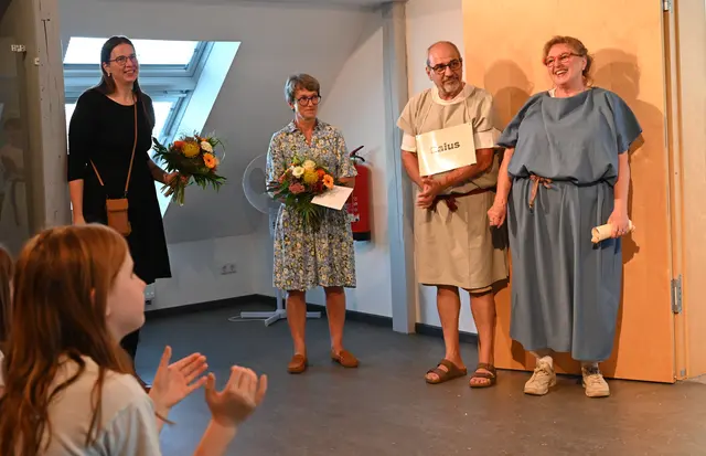 Beifall und Blümchen zur gelungenen Premiere
von Museumsleiterin Barbara Thomas und Vorstand Andrea Weigel | Foto: Andrea Abt