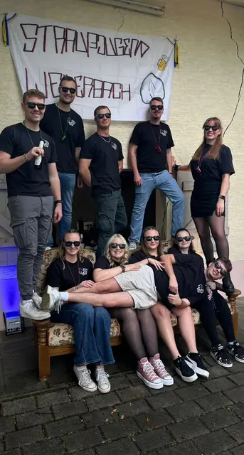 Haben alte Traditionen für sich entdeckt: ein Teil der Weilerbacher Straußjugend | Foto: Cameron/gratis