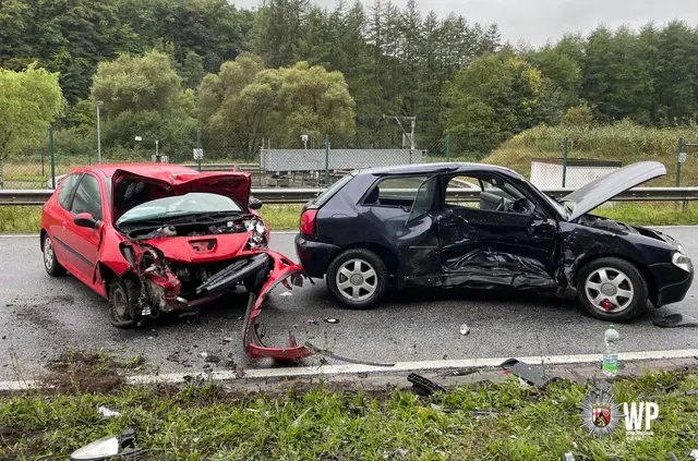 Es entstand an beiden Pkw erheblicher Sachschaden, der nach ersten Schätzungen mehrere tausend Euro beträgt | Foto: Polizeipräsidium Westpfalz