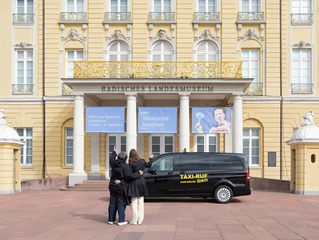 Zu den Highlights der Sightseeing-Tour zählt auch das Karlsruher Schloss. | Foto: Karlsruhe Tourismus GmbH